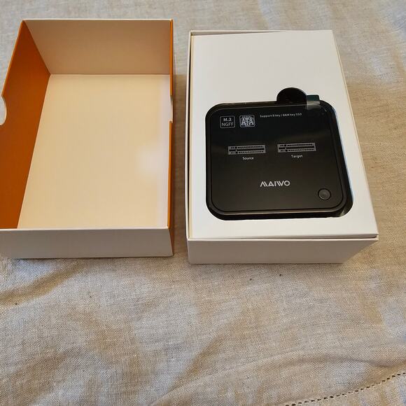 MAIWO Portable 2 Bay M.2 SATA SSD Dock Offline Duplicator - Picture 4 of 5